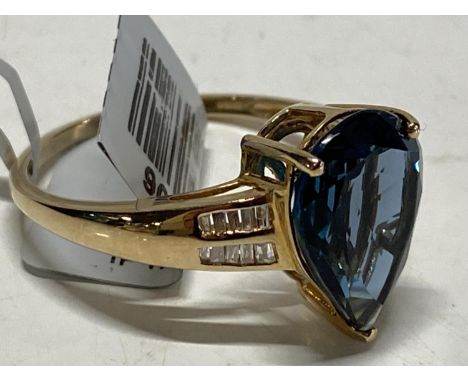 A 9ct gold London Blue Topaz and Diamond ring 3.48g size T 1/2