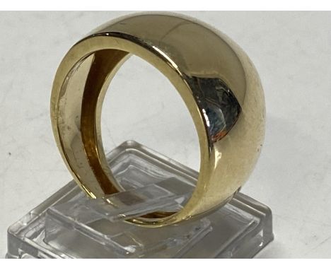 A 9ct gold ring 2g size O
