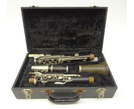 Boosey & Hawkes clarinet in fitted case 