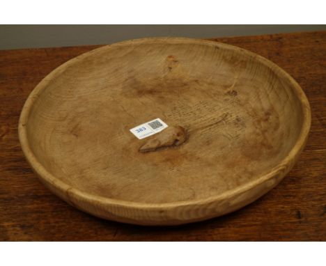 'Mouseman' carved and tool oak fruit bowl, by Robert Thompson of Kilburn, D29cm