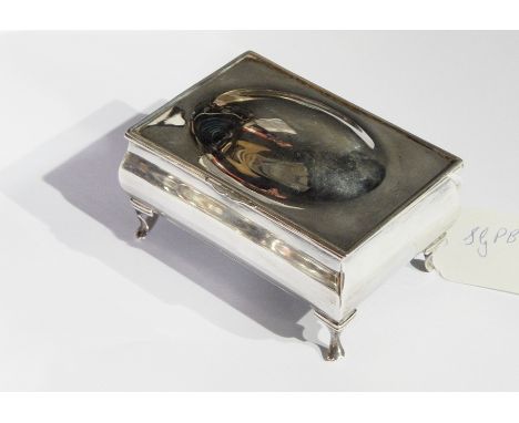 George V trinket box, with blue velvet lining, on cabriole feet, Birmingham 1919