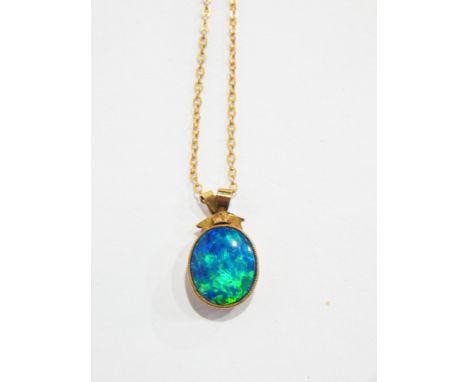 Gold-coloured metal and opal doublet pendant (unmarked), on fine 9ct gold chain 