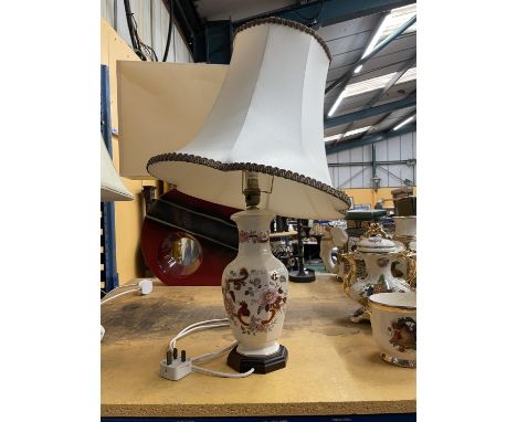 A MASONS RED MANDALAY TABLE LAMP WITH SHADE HEIGHT WITHOUT SHADE 28CM 