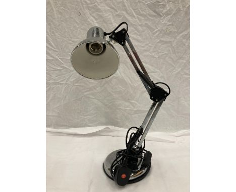 A VINTAGE STYLE CHROME ANGLE POISE LAMP 