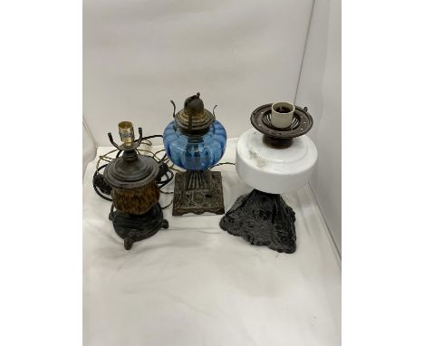 AN OIL LAMP WITH BLUE GLASS, PLUS TWO TABLE LAMPS 