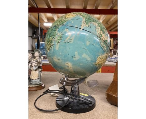 A VINTAGE WORLD GLOBE HEIGHT APPROX 34CM 