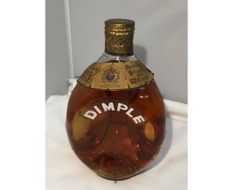 A BOTTLE OF DIMPLE OLD BLENDED SCOTCH WHISKY 