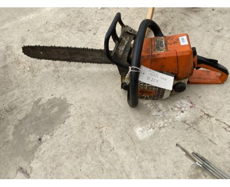 A STIHL 025 PETROL CHAINSAW 