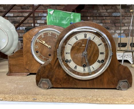 A VINTAGE 1950'S PERIVAL BRITISH  MANTLE CLOCK TOGETHER WITH A FURTHER ART DECO STYLE MANTLE CLOCK  WITH WALNUT VENEER 