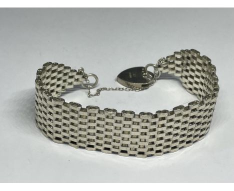 A MARKED SILVER GATE BRACELET 