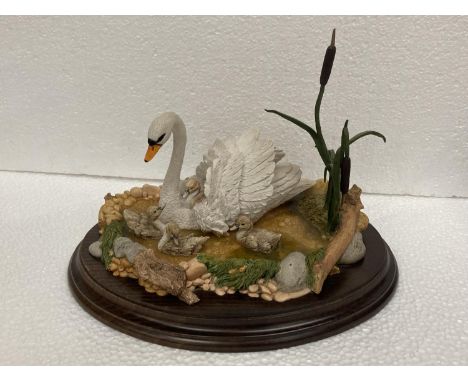 A COUNTRY ARTISTS HANDCRAFTED LARGE FIGURE OF A SWAN AND HER CYGNETS - FIRST OUTING BASE 27CM X 20.5CM 