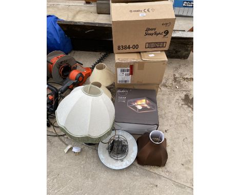 A LARGE ASSORTMENT OF VARIOUS LIGHT FITTINGS 