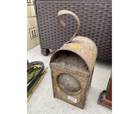 A VINTAGE ROAD LAMP 