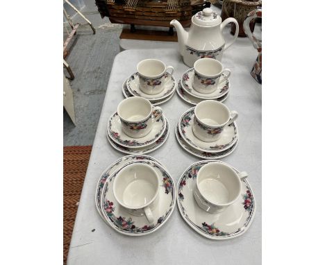 A ROYAL DOULTON 'AUTUMN'S GLORY' PART TEA SET TO INCLUDE TEAPOT, CUPS SAUCERS AND SIDE PLATES 