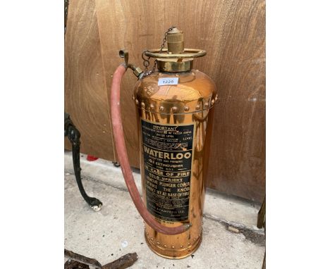 A VINTAGE WATERLOO COPPER FIRE EXTINGUISHER MADE IN 1962 (H:58CM) 