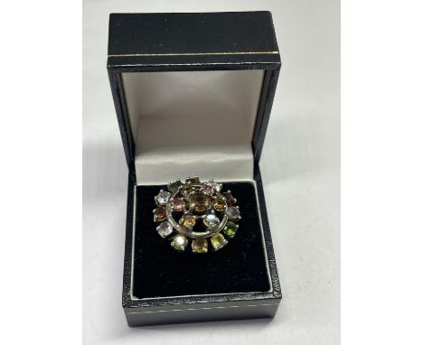 A LARGE SILVER RING WITH SEMI PRECIOUS STONES SIZE K WITH A PRESENTATION BOX 