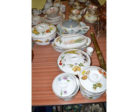 A quantity of Royal Worcester 'Astley' and other oven-to-table ware.