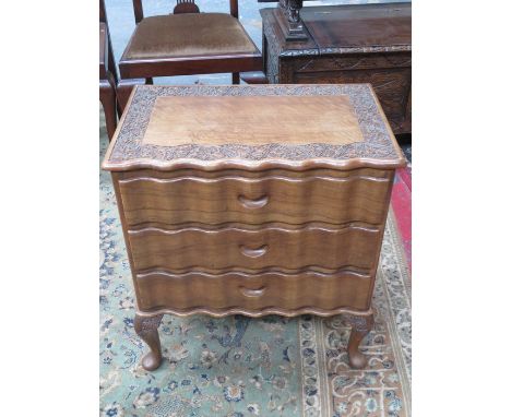 SMALL CHEST OF THREE DRAWERS WITH CARVED DECORATION AND SERPENTINE FRONT