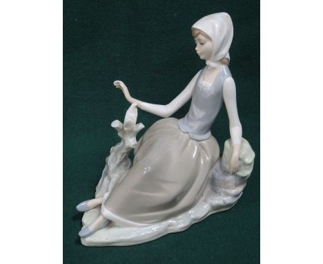 LLADRO GLAZED CERAMIC FIGURE OF A SEATED LADY WITH TURTLE DOVE