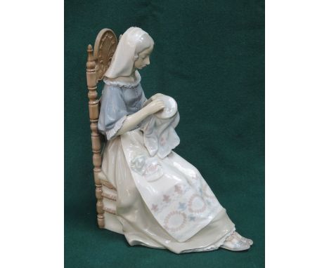 LLADRO GLAZED CERAMIC FIGURE OF A LADY KNITTING. APPROX 29cm HIGH