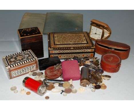 Mixed lot to include mahogany playing card case, various buttons and badges etc