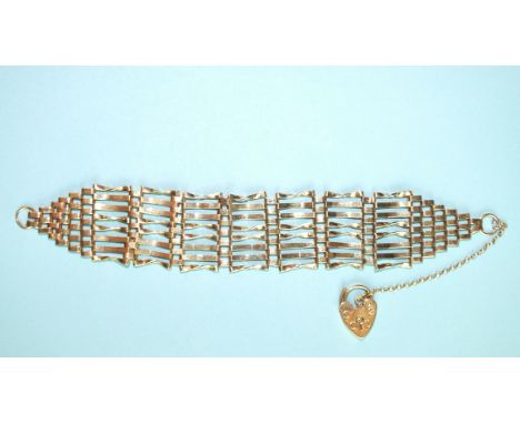 A 9ct gold gate-link bracelet with padlock clasp, 2.8cm wide, 17.5cm long, 15.2g.