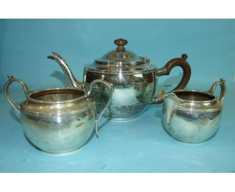 A plain circular three-piece tea service, London 1929, ___21½oz, inclusive, (dents overall).
