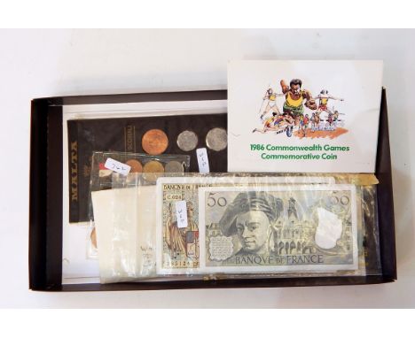 Collection of coins to include 1972 Malta first decimal coins issued on 16th May 1972 and banknotes 