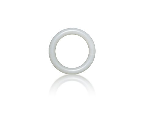 A WHITE JADE BRACELET  清代 白玉鐲  China, Qing dynasty  D: 7.3cm