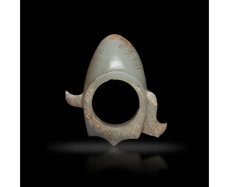 A CELADON WITH RUSSET JADE ARCHER'S RING, INCISED WITH THE FOUR CHARACTERS OF ‘QIAN QIU WAN SUI’ (A THOUSAND AUTUMNS OF LONGE