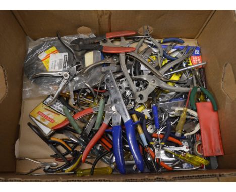 Good quantity of hand tools ideal for watchmaker, including screwdrivers, cutters, punches etc