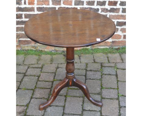 Georgian tilt top table on a tripod pedestal