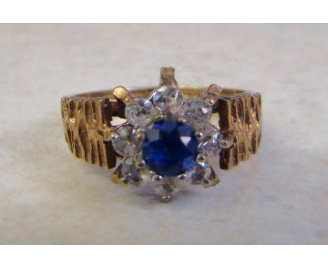 9ct gold ring with spinel stones size K/L (total weight 3 g)