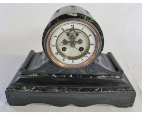 Victorian barrel slate and marble mantle clock (chip to marble) H 22 cm L 30 cm