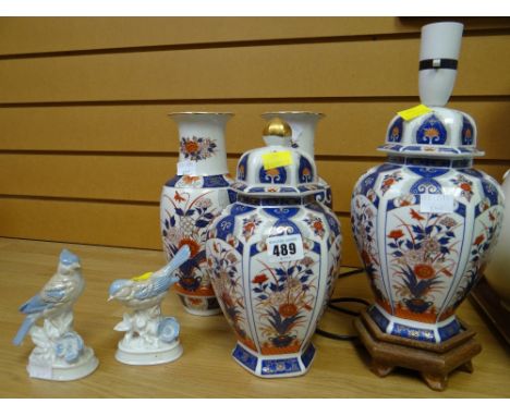 Small parcel of Oriental decorated china including a table lamp