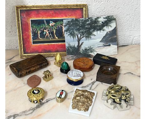 Selection of interesting small items, to include a burr wood snuff box, enamel trinket boxes, Wedgewood Jasper trinket box, m