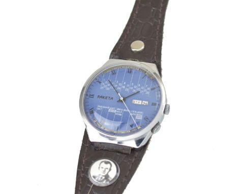 Seltene Raketa Herrenarmbanduhr, sog. Kalenderuhr. Stahlgehäuse, blaues Ziffernblatt mit Ausschnitten für Wochentag und Tages