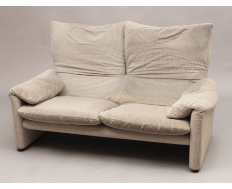 Sofa Maralunga. Veloursbezug. Entw. Vico Magistretti für Cassina, 80-er Jahre. L 160 cm