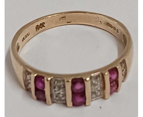 A RUBY &amp; DIAMOND 10 STONE RING SET IN 9ct, SIZE 'L'