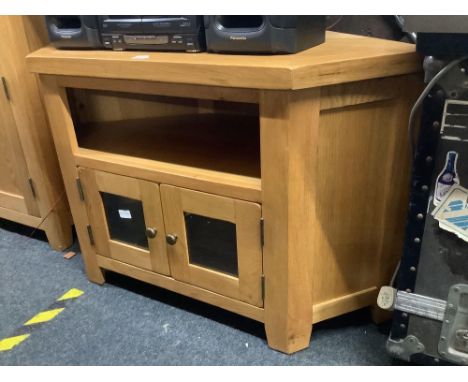 OAK TV STAND WITH CUPBOARD &amp; SHELF UNDER