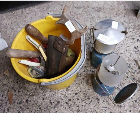 PLASTIC BUCKET WITH HAND TOOLS &amp; 2 GAZ CAMPING LANTERNS
