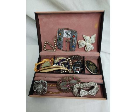 BOX OF VINTAGE BUCKLES &amp; BROOCHES