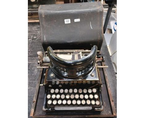 VINTAGE SALTER STANDARD NO.7 VINTAGE TYPEWRITER IN STEEL CASE, HANDLE MISSING