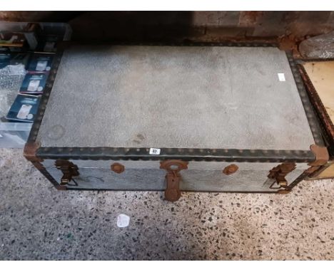 VINTAGE TRAVEL TRUNK, 2 SIDE HANDLES BROKEN