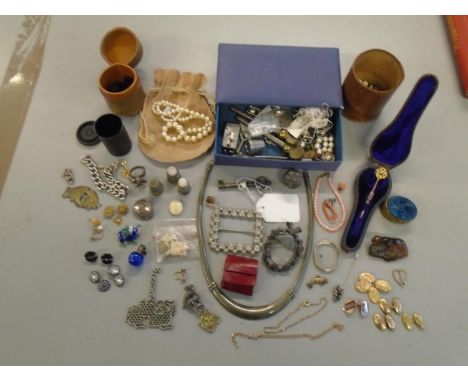 A selection of jewellery to include two pairs of 9ct gold cufflinks A/F, a 9ct gold bracelet, a miniature glass scent bottle,