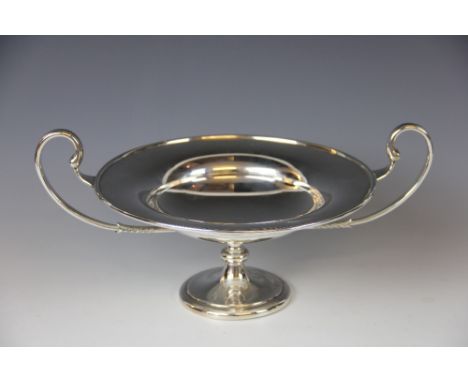 An Edwardian silver two handled pedestal dish, R H Halford & Sons, London 1901, of elegant sinuous form, weight 29.3ozt, 16.5