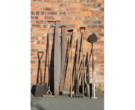 An assortment of garden tools, a dolly tub, a blue glazed garden planter and further garden wares (qty)