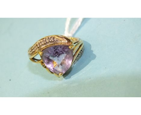 A 9ct gold ring set faceted triangular amethyst, size O, 4.2g.