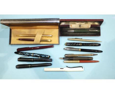 Two Sheaffer fountain pens, a Lindauer fountain pen, a silver 'Yard-O-Led' propelling pencil, other fountain and ballpoint pe