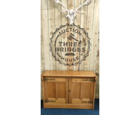 Antique heavy light oak console unit. [91x127x39cm] 